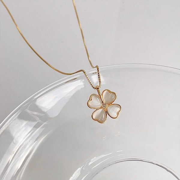 Cat's Eye Lucky Clover Necklace